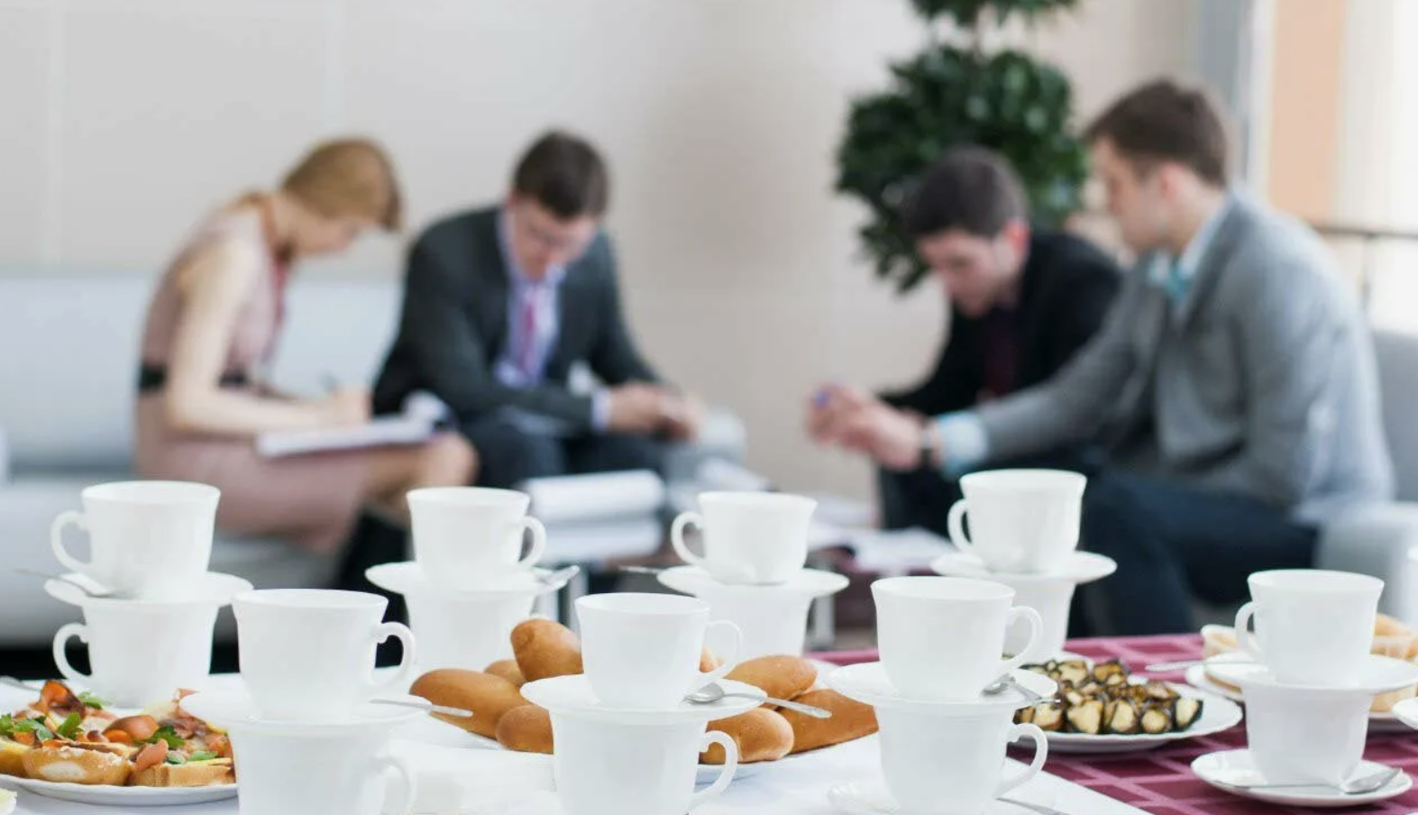 Soluzioni complete caffè e tè: macchine, formazione e forniture per ogni esigenza aziendale.