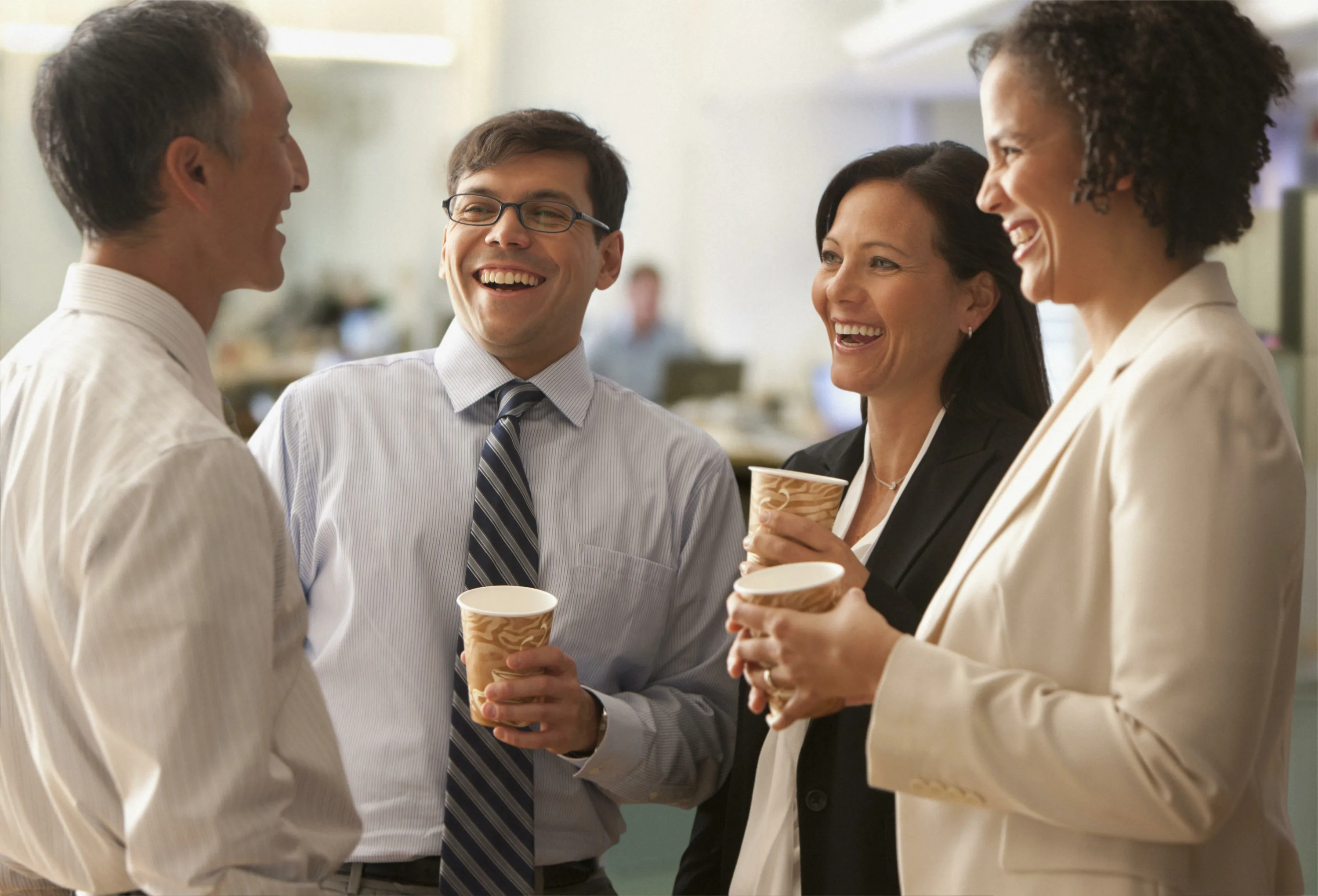 Caffè e tè su misura: la nostra esperienza al servizio del tuo ambiente, ufficio o evento.